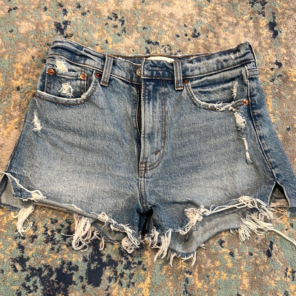 Abercrombie Mom Short High Rise Medium Light Ripped Wash Jean